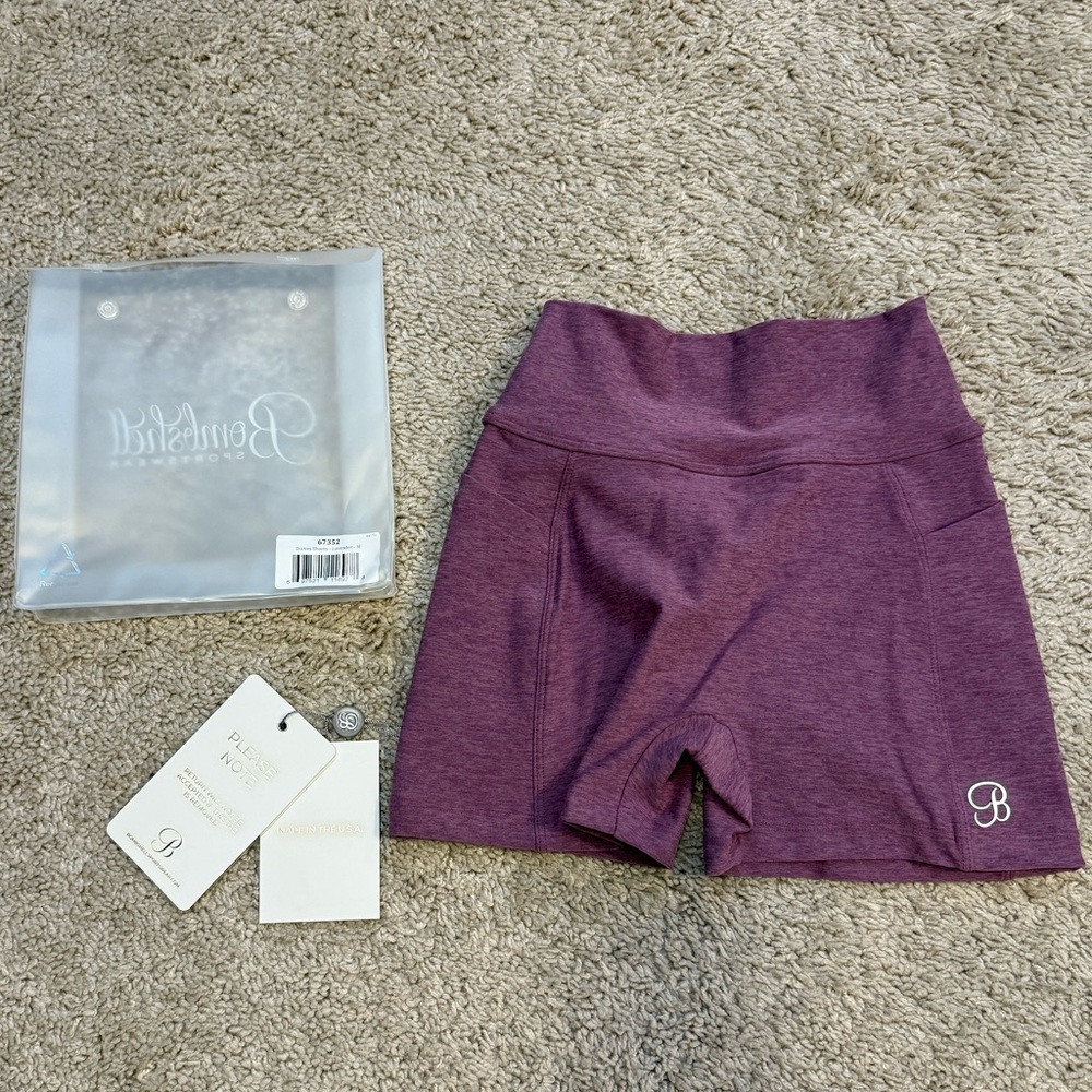 CURVES SHORTS LAVENDER SIZE M NWOT BOMBSHELL SPORTSWEAR POCKETS SCRUNCH BOOTY